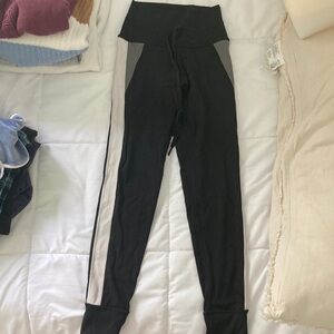 Offline by Aerie leggings with stripe. Goals 7/8 legging hi-rise